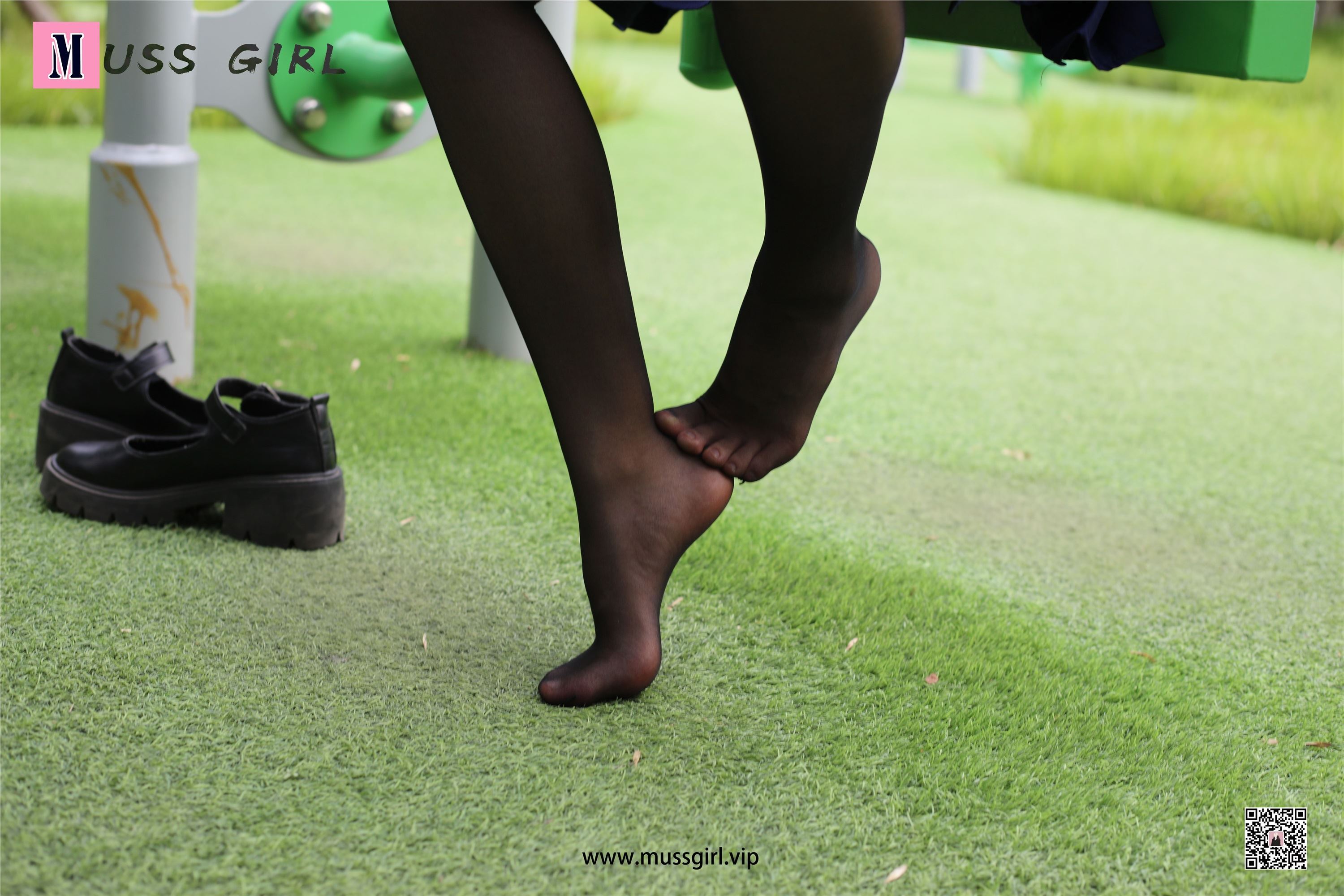 MussGirl慕丝女郎  NO.216 草地JK制服黑丝4